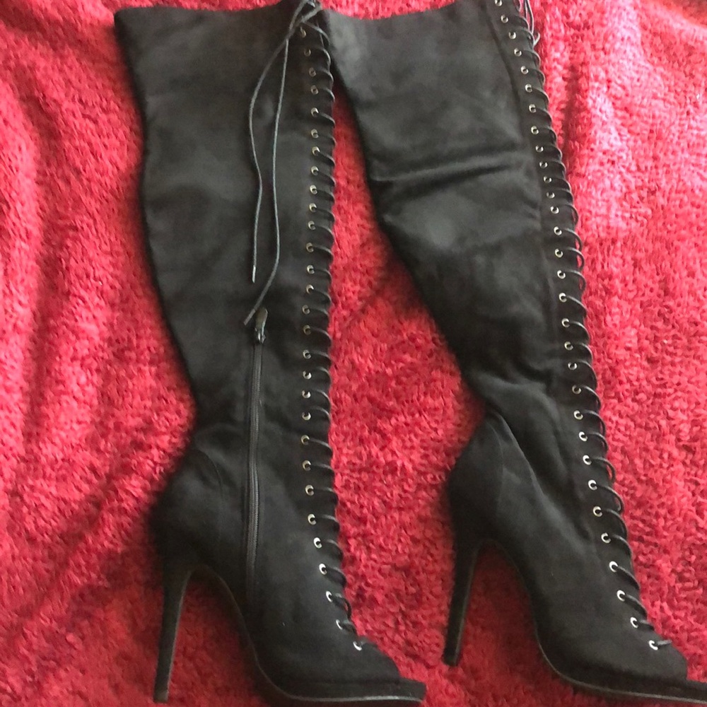 Nice pair of lace up boots